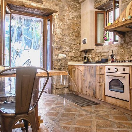Appartement Il Nido Di Matilde _Monolocale Design Sul Fiume_ à Rossena Extérieur photo
