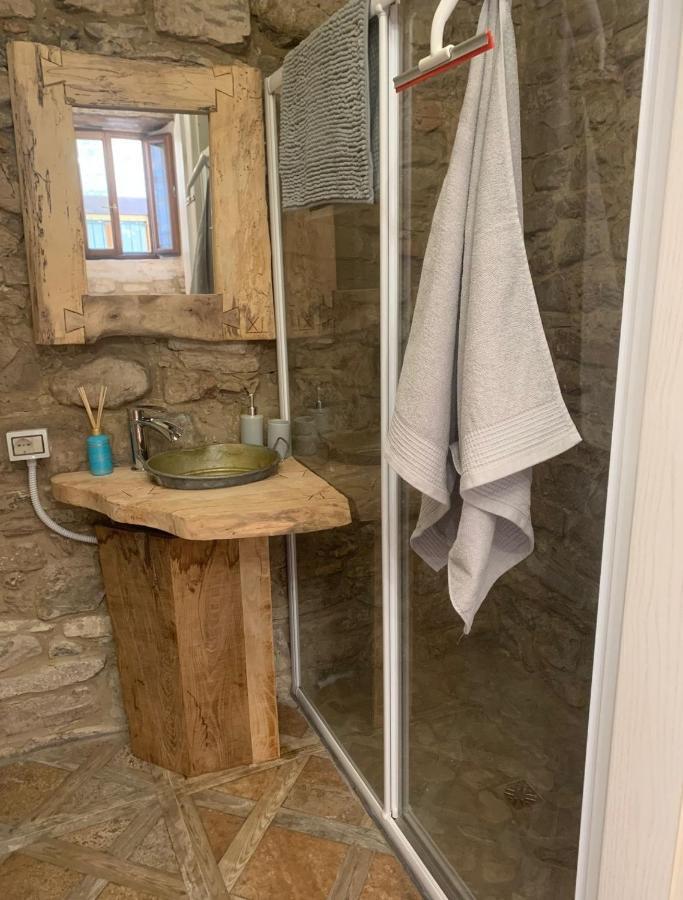 Appartement Il Nido Di Matilde _Monolocale Design Sul Fiume_ à Rossena Extérieur photo