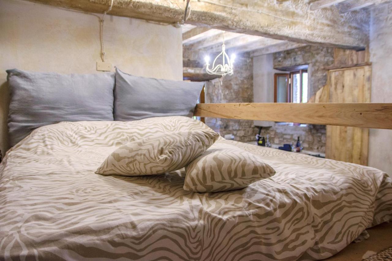 Appartement Il Nido Di Matilde _Monolocale Design Sul Fiume_ à Rossena Extérieur photo