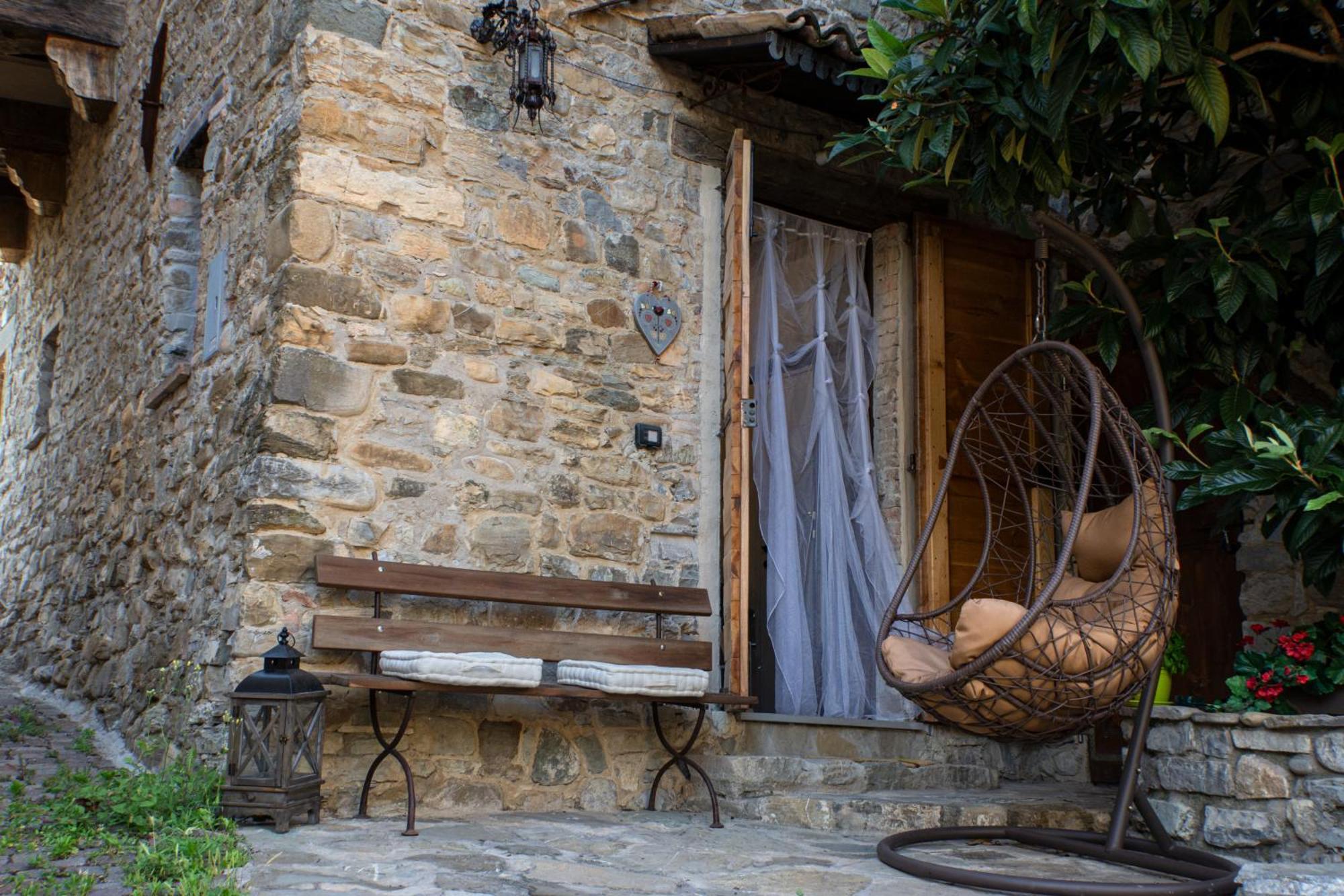 Appartement Il Nido Di Matilde _Monolocale Design Sul Fiume_ à Rossena Extérieur photo