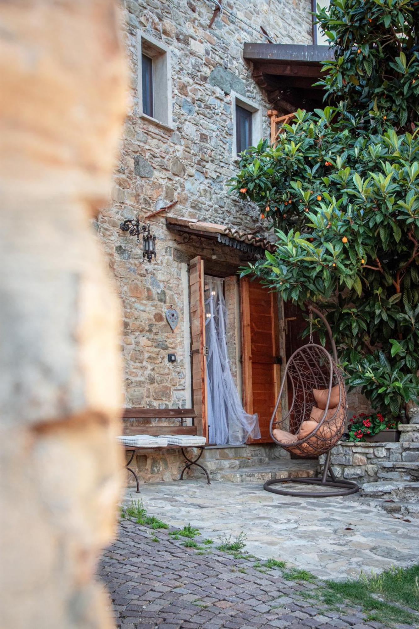 Appartement Il Nido Di Matilde _Monolocale Design Sul Fiume_ à Rossena Extérieur photo